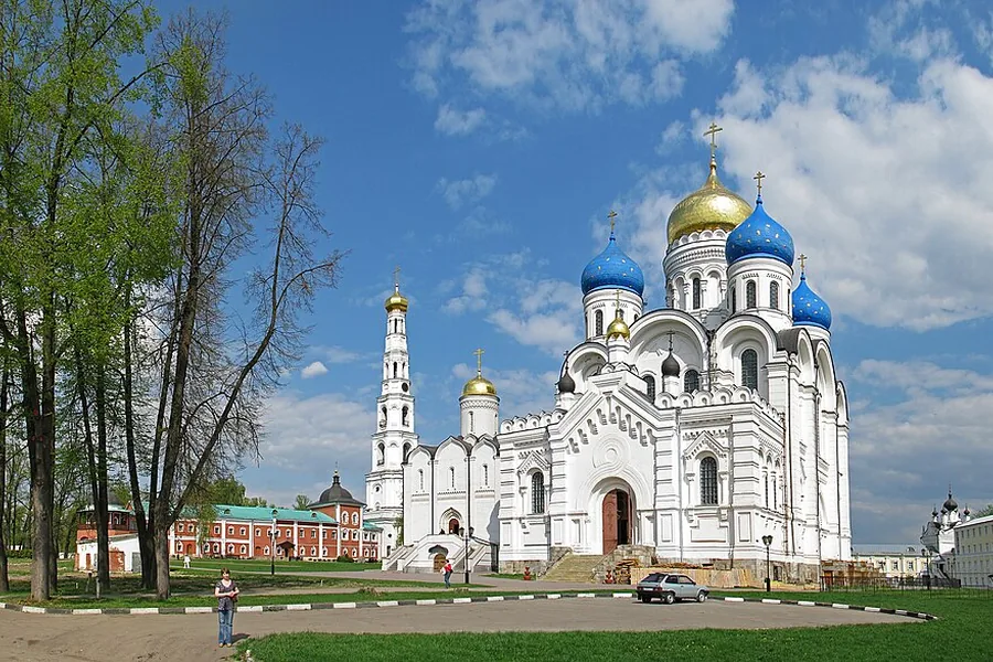 Николо-Угрешский монастырь в Дзержинском. Фото: Курнавин; CC BY-SA 3.0. Кадрирование и уменьшение. Нажмите, чтобы открыть источник и условия использования. Николо-Угрешский монастырь в Дзержинском